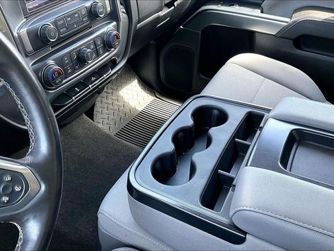 Used 2018 Chevrolet Silverado 1500 LT w/ LT Eassist Package AWD/4WD image 17