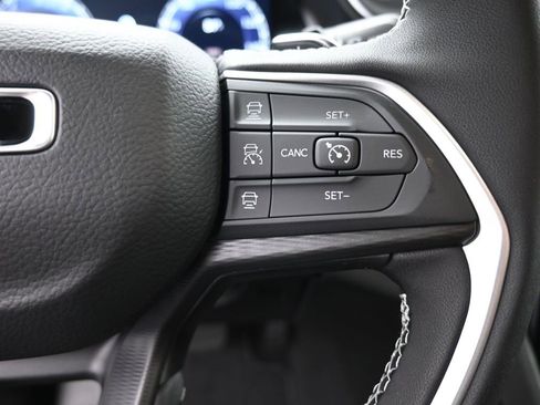 New 2025 Jeep Grand Cherokee L Altitude image 28