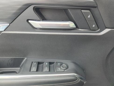 Used 2025 GMC Acadia Elevation FWD image 12