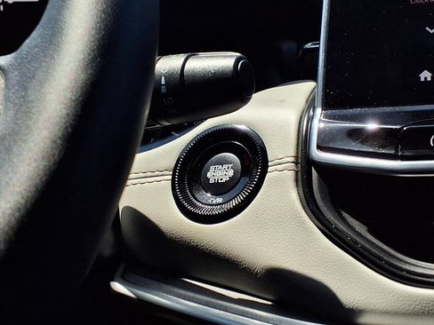Certified 2025 Jeep Compass Limited AWD/4WD image 8