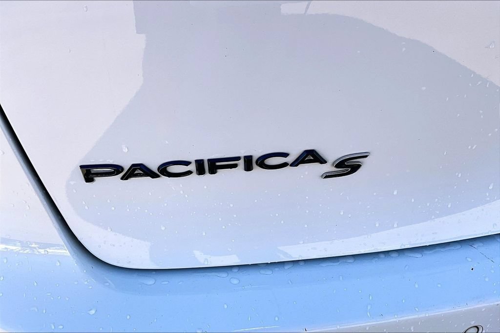 Used 2020 Chrysler Pacifica Touring-L Plus w/ Advanced Safetytec Group FWD image 34