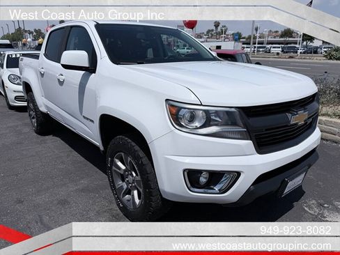 Used 2017 Chevrolet Colorado Z71 AWD/4WD image 3