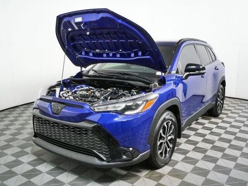 Used 2025 Toyota Corolla Cross AWD Hybrid w/ Moonroof Package image 2