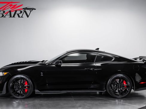 Used 2021 Ford Mustang Shelby GT500 w/ Technology Package RWD image 2
