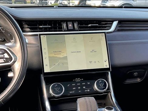 Used 2022 Jaguar XF SE image 9