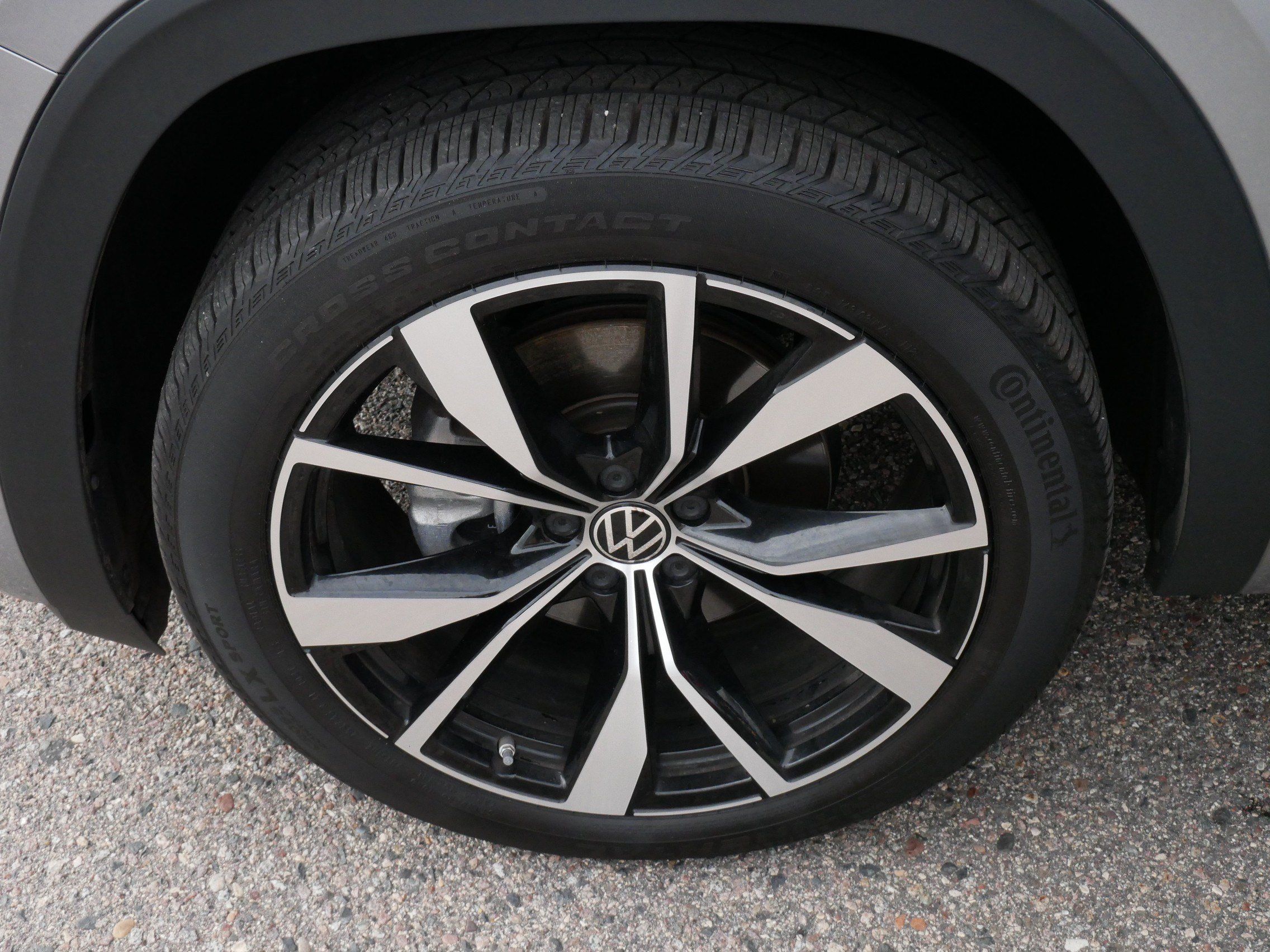 Certified 2026 Volkswagen Atlas Cross Sport SEL Premium R-Line AWD/4WD image 15