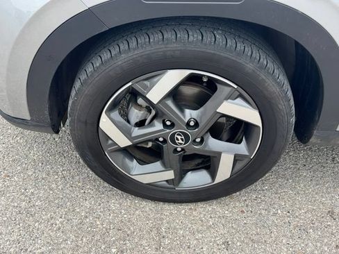 Used 2025 Hyundai Venue SEL FWD image 8