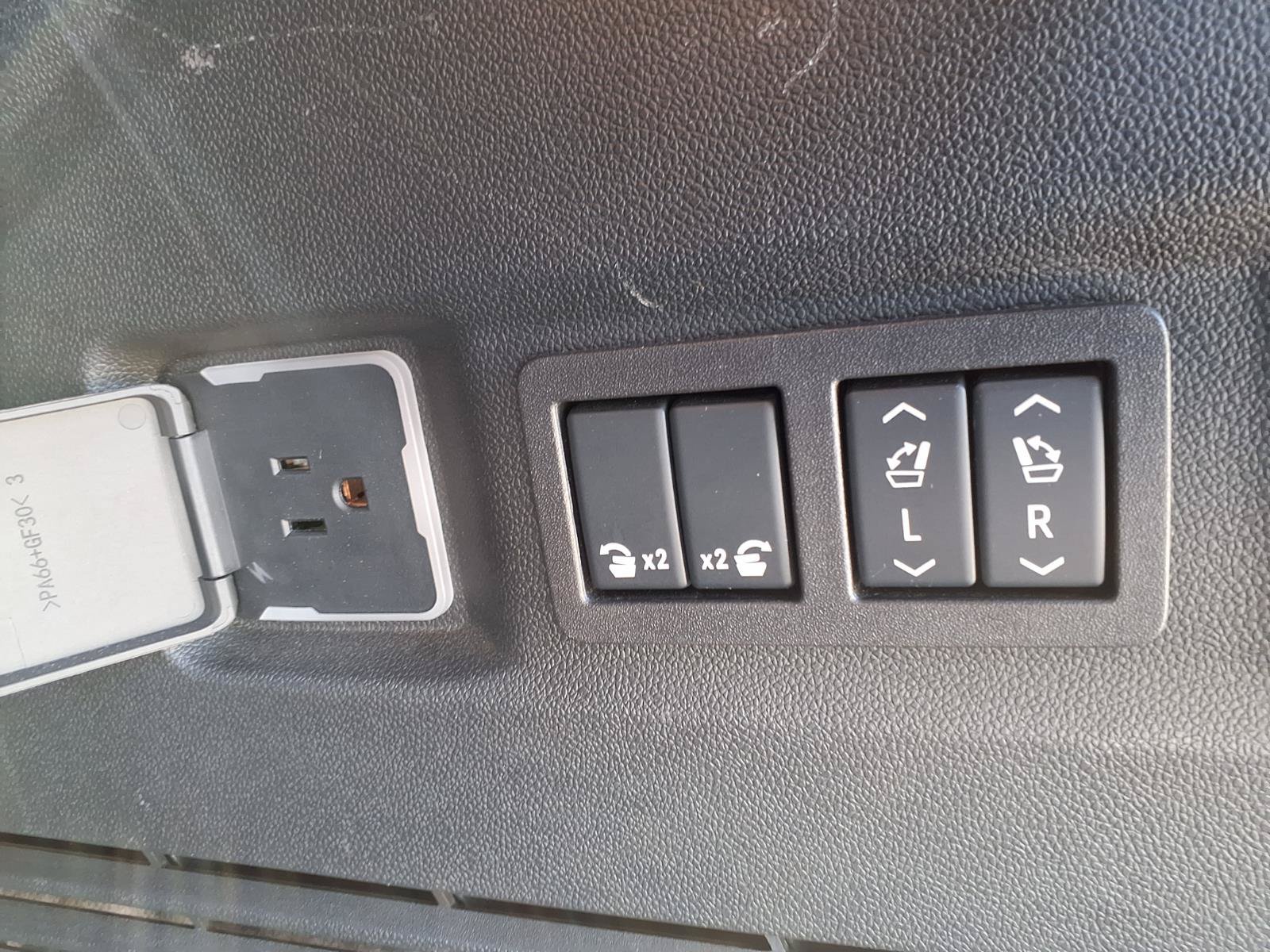 Used 2024 GMC Yukon Denali Ultimate AWD/4WD image 37