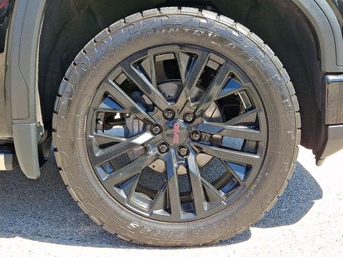 Used 2022 GMC Sierra 1500 Denali w/ Technology Package AWD/4WD image 8