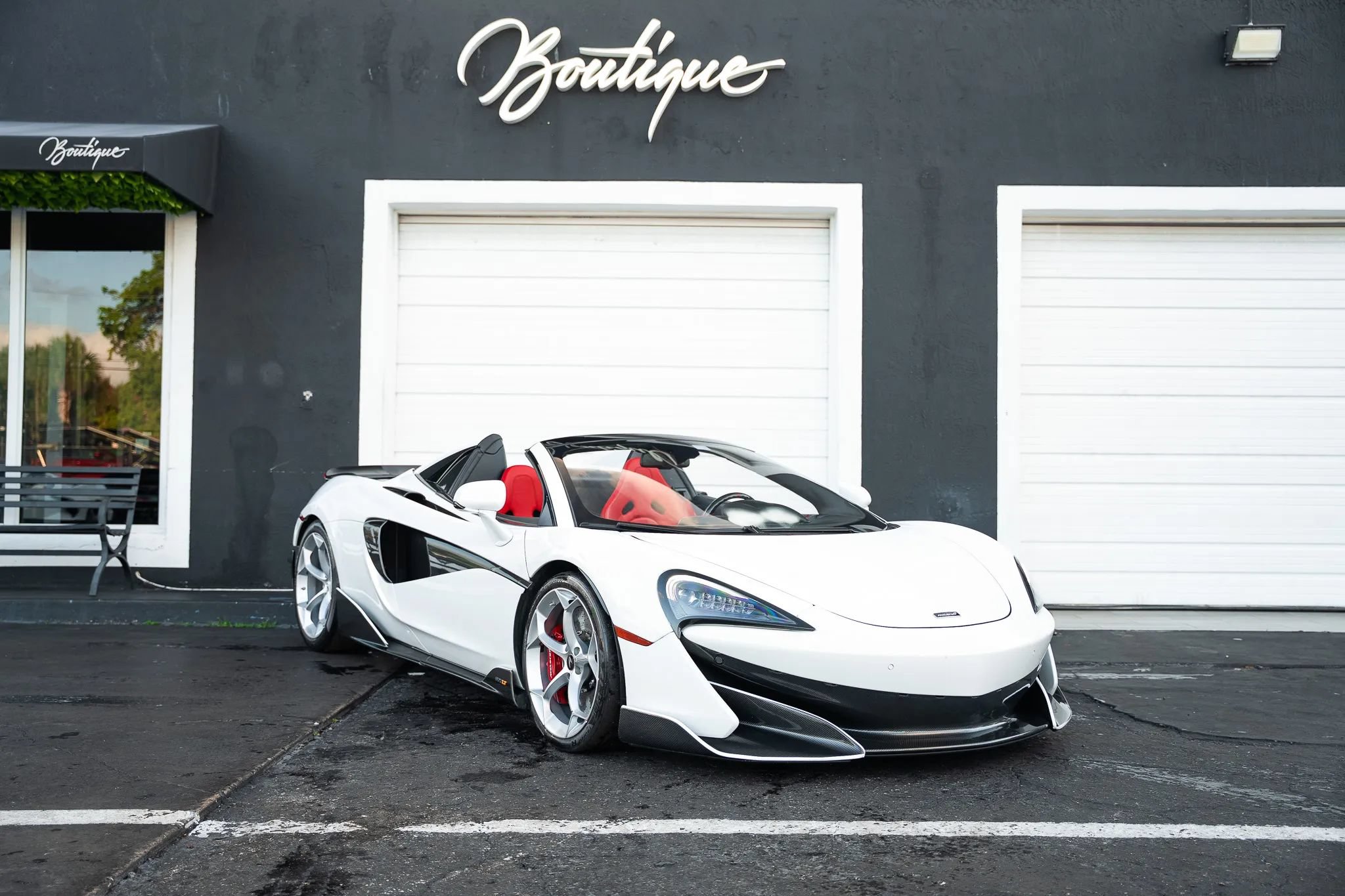 Used 2020 McLaren 600LT Spider RWD image 1