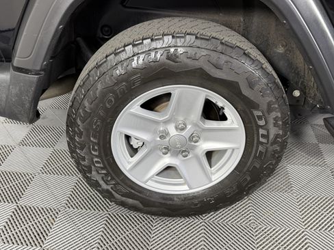Used 2018 Jeep Wrangler Sport AWD/4WD image 30