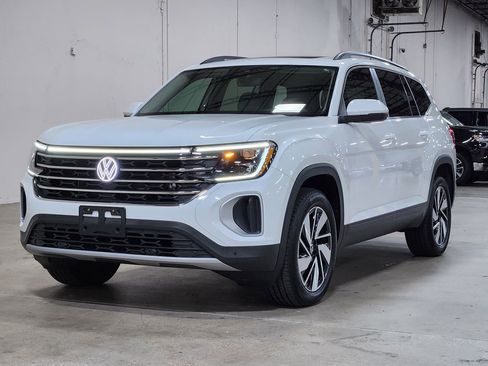 Used 2024 Volkswagen Atlas SE w/ Panoramic Sunroof Package image 4