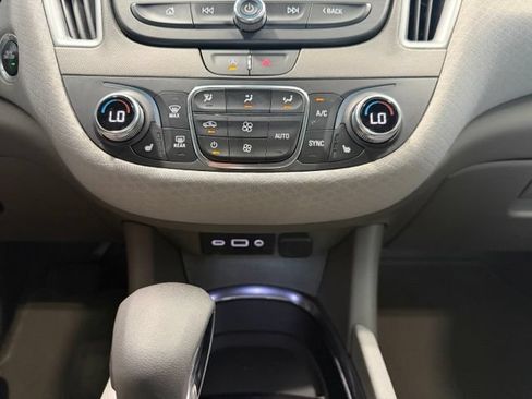Used 2022 Chevrolet Malibu LT FWD image 18