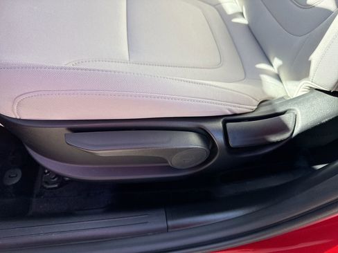 Used 2025 Hyundai Tucson SE image 14