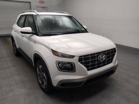 Used 2024 Hyundai Venue SEL image 13