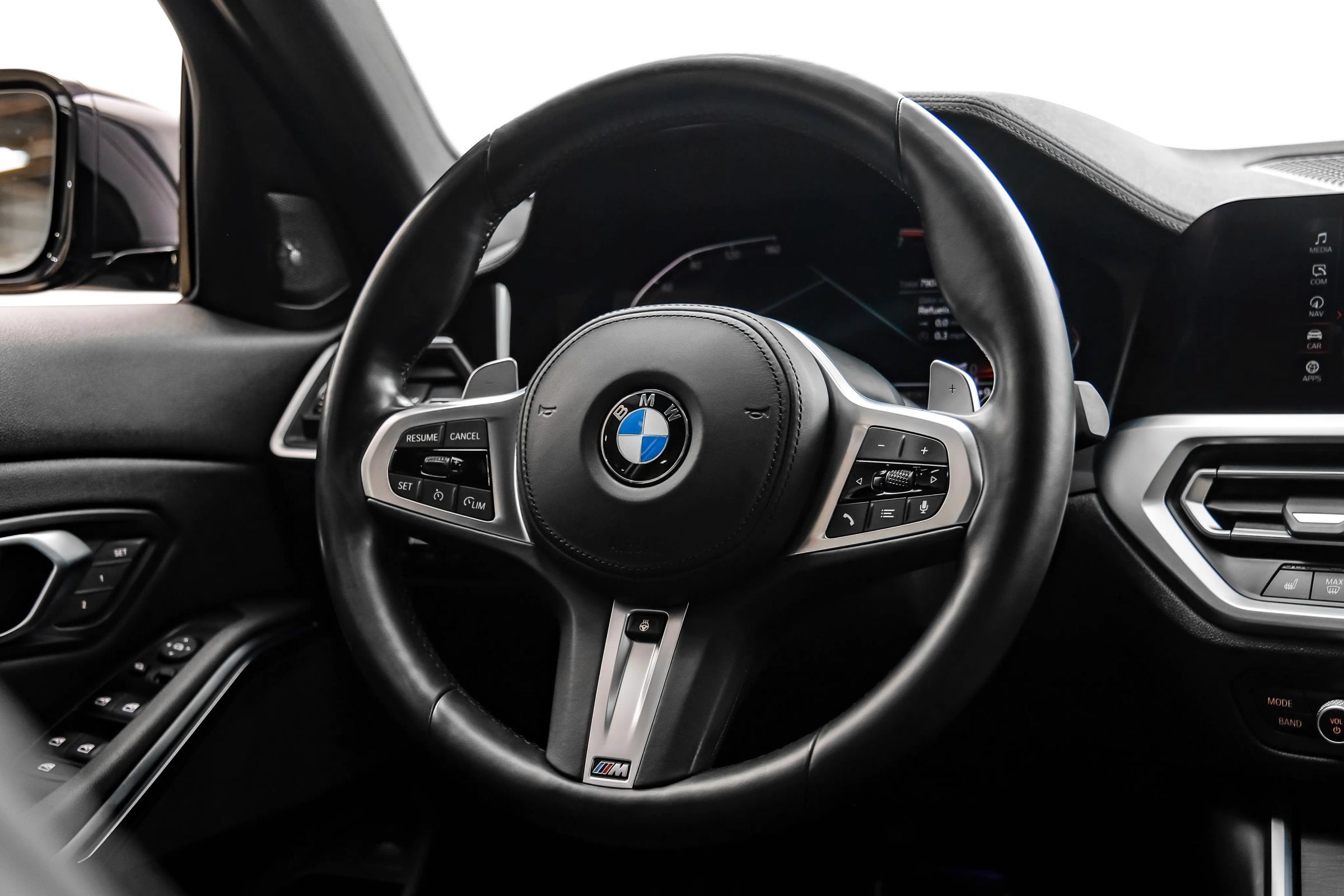 Used 2020 BMW 330i Sedan w/ M Sport Package RWD image 14