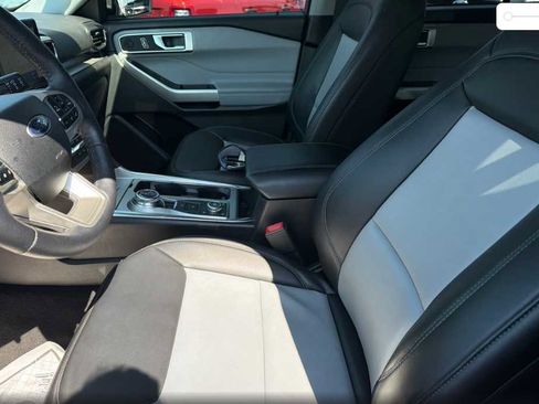 Used 2024 Ford Explorer XLT w/ Equipment Group 202A image 8