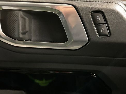 New 2026 Ford Bronco 2-Door AWD/4WD image 9
