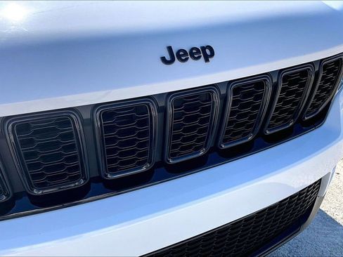 Used 2023 Jeep Grand Cherokee Altitude image 29