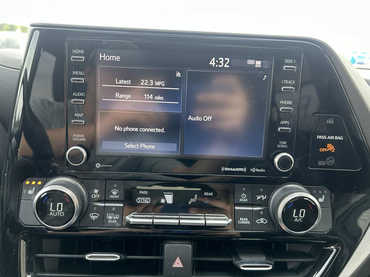 Used 2022 Toyota Highlander XLE AWD/4WD image 24