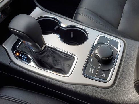 Used 2018 Jeep Grand Cherokee Limited AWD/4WD image 42