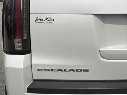 Used 2020 Cadillac Escalade Premium Luxury AWD/4WD image 24