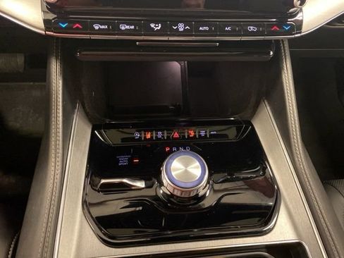 Used 2023 Jeep Wagoneer Series II image 16