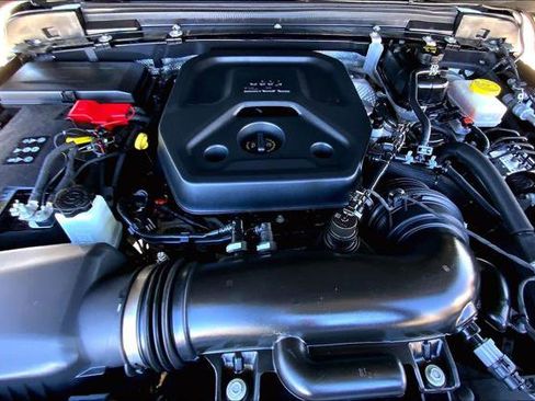 Certified 2025 Jeep Wrangler Unlimited Rubicon image 27