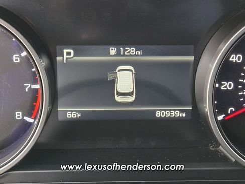 Used 2024 Kia Carnival LX image 30