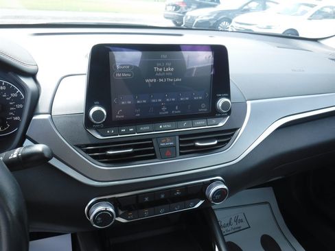 Used 2024 Nissan Altima 2.5 SR FWD image 14