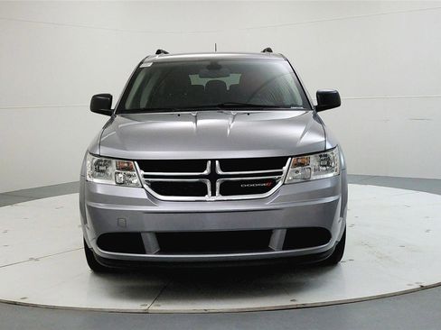 Used 2020 Dodge Journey SE image 2