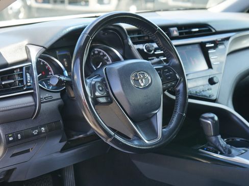 Used 2019 Toyota Camry SE FWD image 10