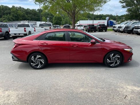 Used 2025 Hyundai Elantra SEL FWD image 8