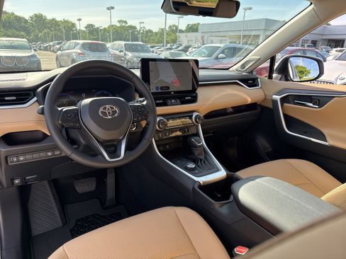 Used 2025 Toyota RAV4 Limited image 11