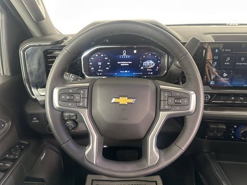 Used 2026 Chevrolet Silverado 2500 LTZ w/ LTZ Convenience Package image 18