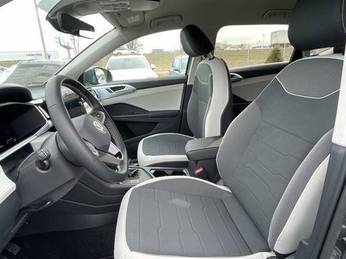 New 2026 Volkswagen Taos SE FWD image 18