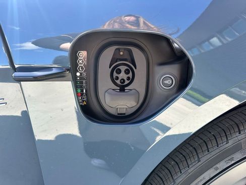 Used 2026 Porsche Taycan 4S AWD/4WD image 45
