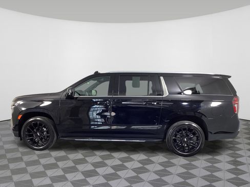 Used 2023 Chevrolet Suburban LT w/ LT Signature Package image 8