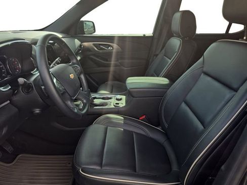 Used 2023 Chevrolet Traverse Premier AWD/4WD image 9
