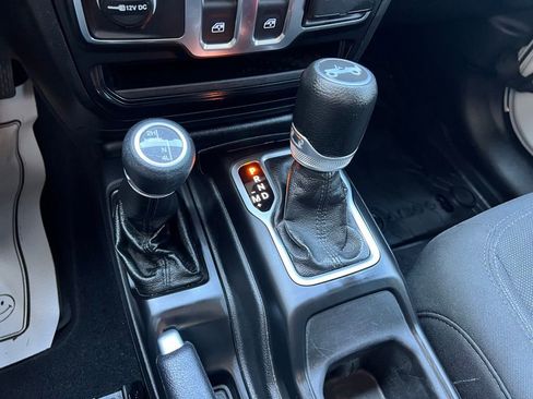 Used 2020 Jeep Wrangler Sport AWD/4WD image 27