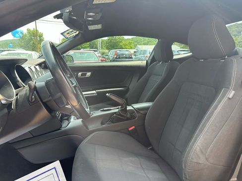 Used 2018 Ford Mustang Coupe RWD image 12