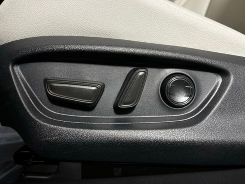 Used 2025 Toyota Camry XLE image 14