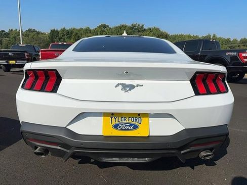 Used 2024 Ford Mustang Coupe image 6