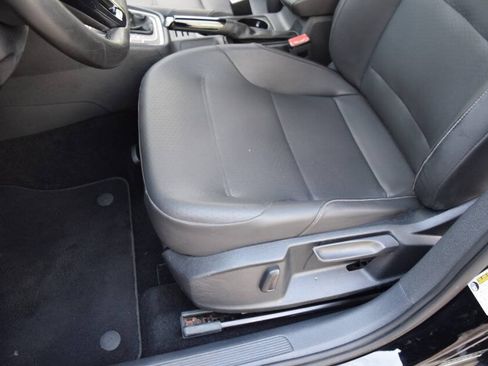 Used 2015 Volkswagen Golf TDI S FWD image 38