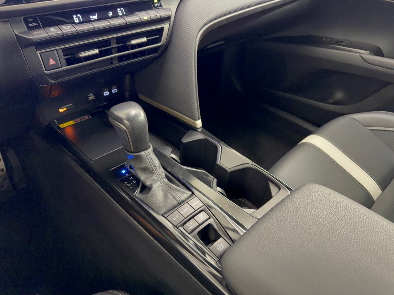 Used 2025 Toyota Camry SE FWD image 21