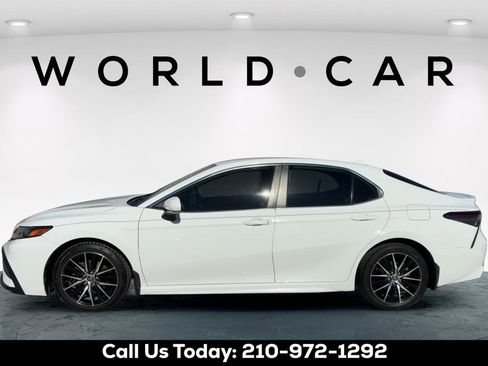 Used 2022 Toyota Camry SE FWD image 6