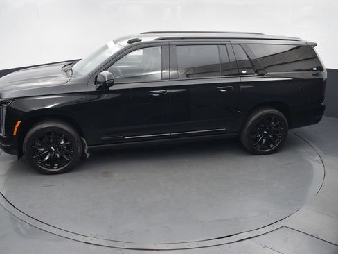 Certified 2026 Cadillac Escalade ESV Sport w/ LPO, ONYX Package AWD/4WD image 42