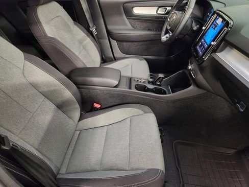Used 2023 Volvo XC40 B4 Core w/ Protection Package Premier FWD image 3