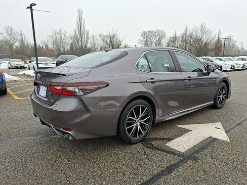 Used 2023 Toyota Camry SE w/ Cold Weather Package image 6