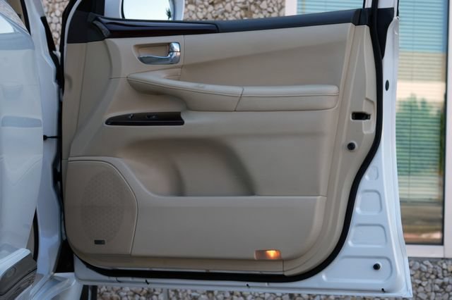 Used 2013 Lexus LX 570 4WD w/ Luxury Pkg w/Pre-crash image 43